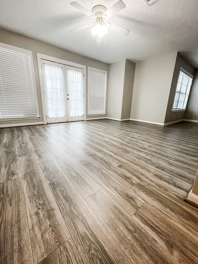 Photo - 219 N French Quarter Dr