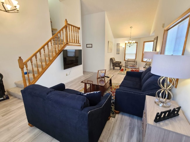 Photo - 547 NE 27th St