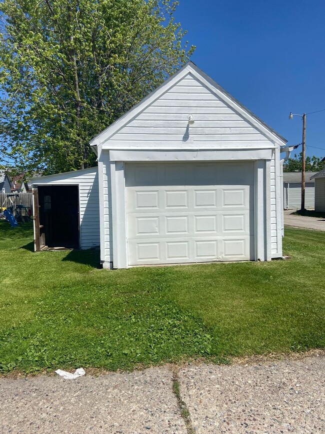 Photo - 2 bed 1 bath Moline house!