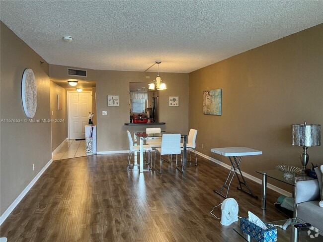 Building Photo - 3150 W Rolling Hills Cir Rental