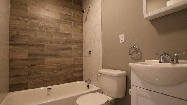 Photo - 4932 W Thompson St Unit 107