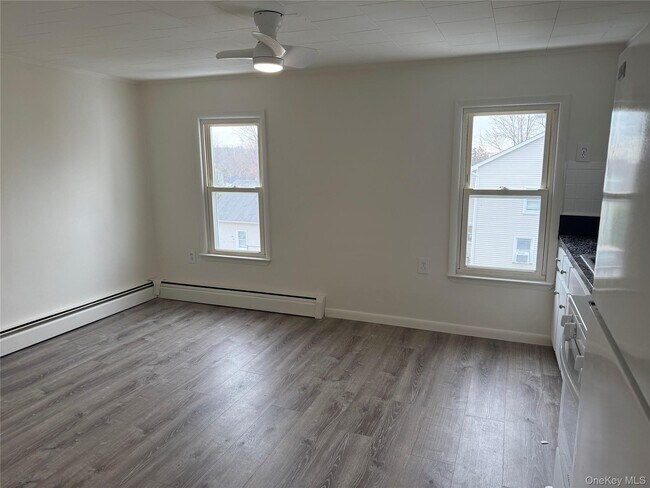 Photo - 102 S John St