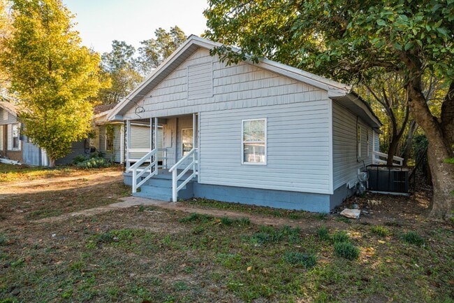 Photo - Bessemer Gem! Modern Renovation, Huge Livi...