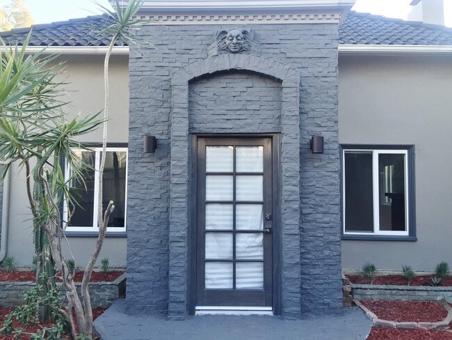 8538 W Knoll Dr
