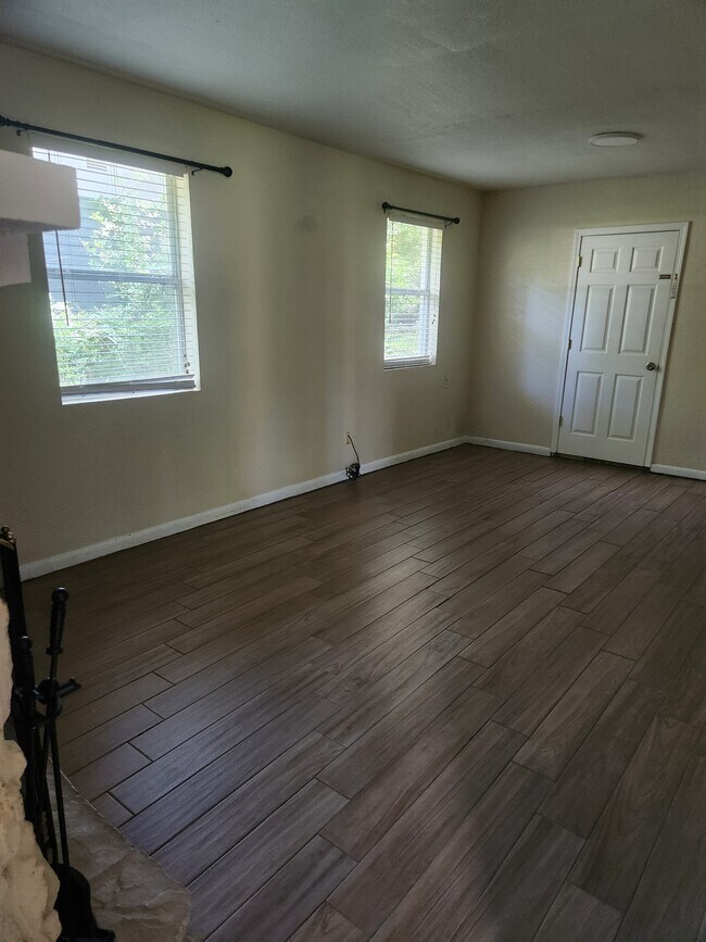 Photo - 6945 Woodley Dr