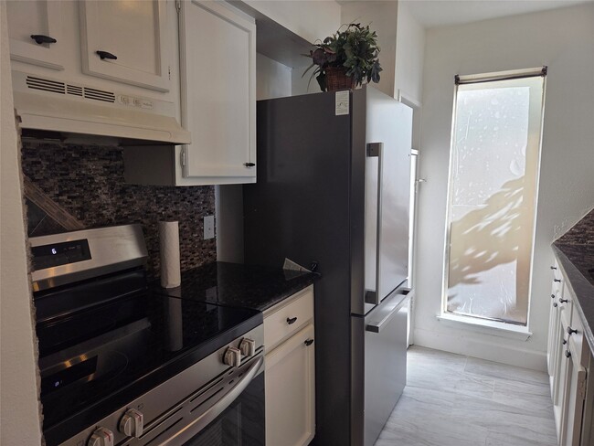 Building Photo - 10075 Westpark Dr Unit 40