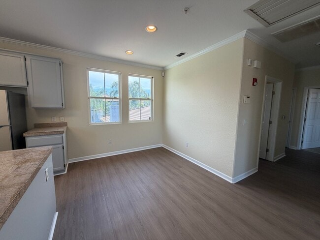 Photo - Lovely Upstairs Unit