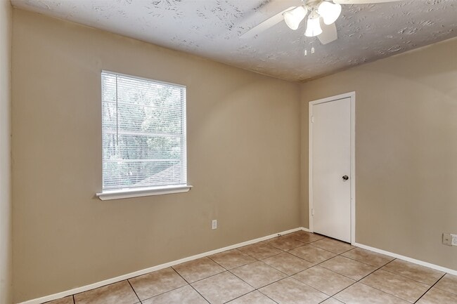 Photo - 45 Coralberry Rd