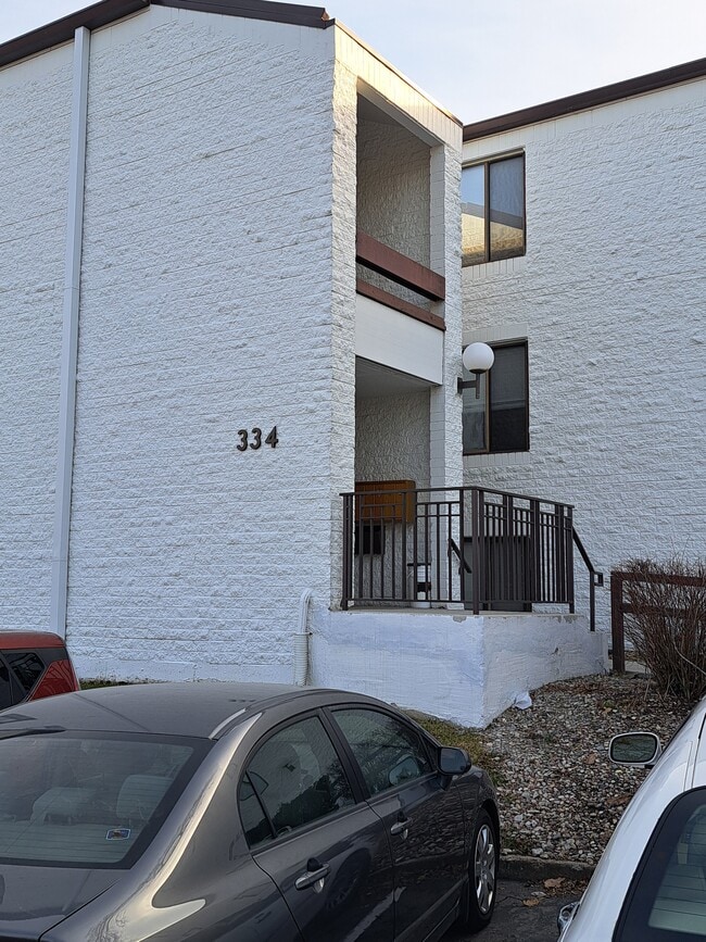 Building Photo - 334 W Miner St Unit 3A