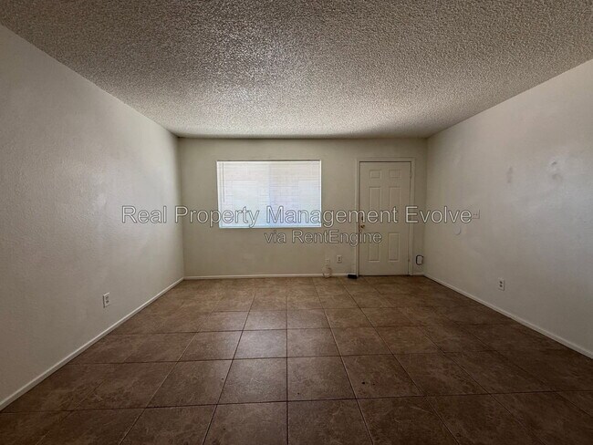 Photo - 1905 N Center St Unidad 1