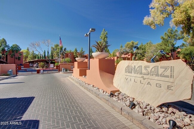 Building Photo - 4303 E Cactus Rd Unit 202