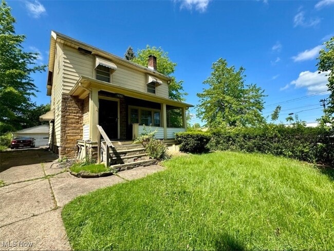 Building Photo - 1450 E 196th St