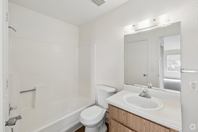 2BR, 1BA - 720SF - Bathroom