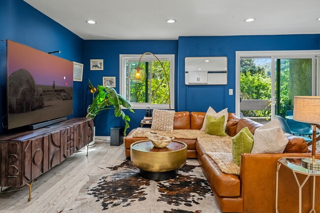 Building Photo - 2700 Cahuenga Blvd E Unit 1203