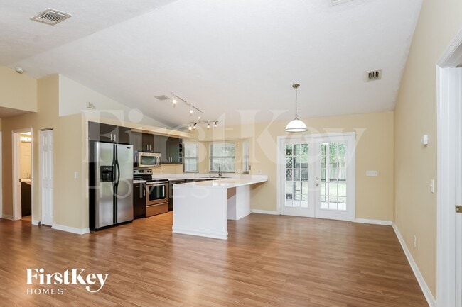 Photo - 2078 SW Idaho Ln