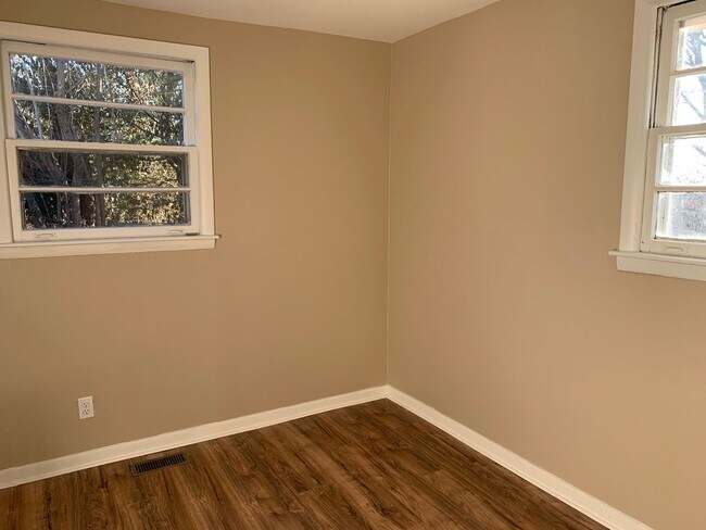 Photo - Cozy 2 bedroom, 1 bath with large yard