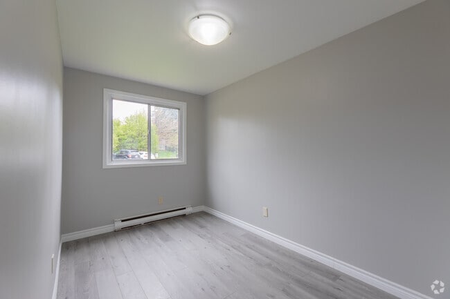 2BR, 1BA - 1,000SF - Bedroom - Brookside Park