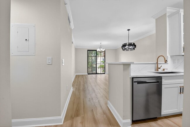 Building Photo - 630 S Sapodilla Ave Unit 412