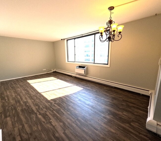 Photo - 6325 N Sheridan Rd