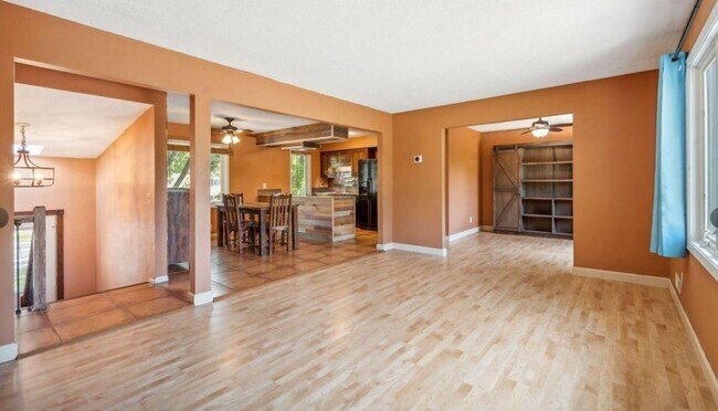 Photo - 156 Tamarack Ct