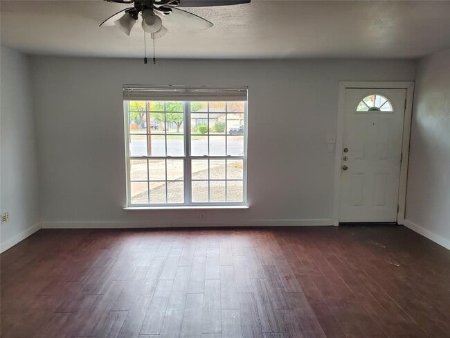 Photo - 807 Fernwood Cove