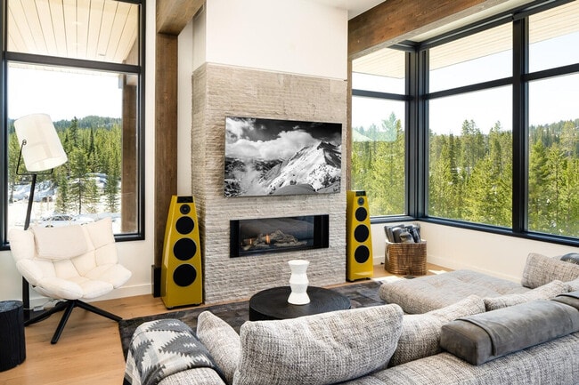 Building Photo - 4 Boathouse Way