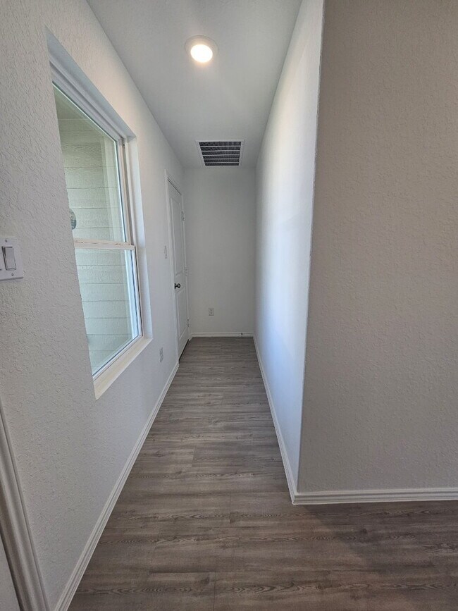 Photo - "Charming 3-Bed Sanctuary with Granite Elegance in San Antonio! Voucher Accepted! "