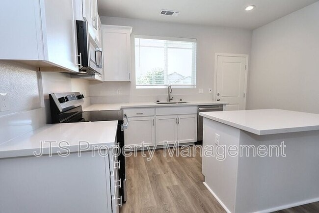 Photo - 47 Brookbay Way