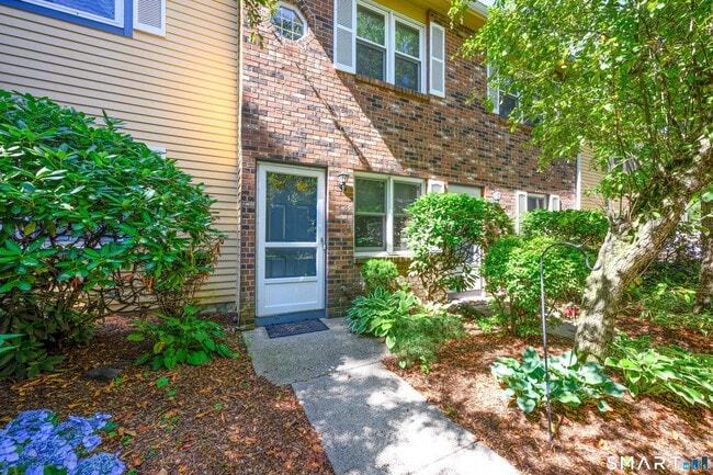 Building Photo - 1400 Hartford Tpke Unit 12
