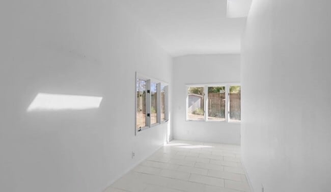 Photo - 104 Rosetta Cir