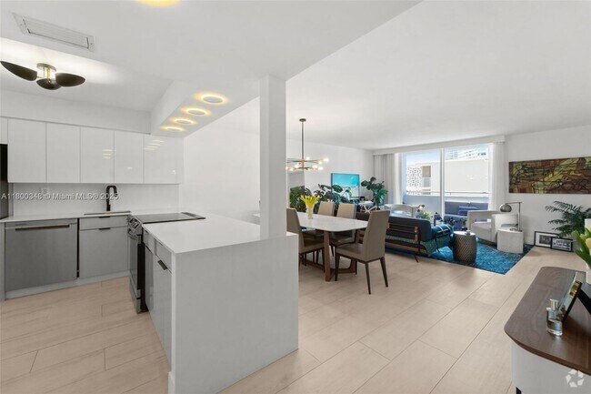Building Photo - 1658 Bay Rd Unit 305 Rental