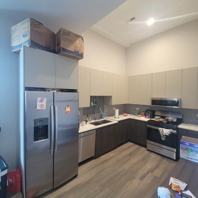 Photo - 2443 N Western Ave Unidad 401