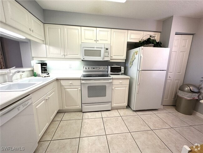 Building Photo - 6670 Huntington Lakes Cir Unit 103 Rental