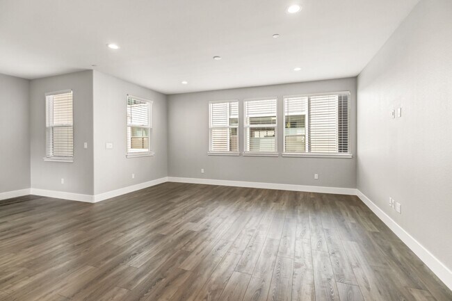 Photo - Move-In Special! Beautiful Alkali Flat Ren...