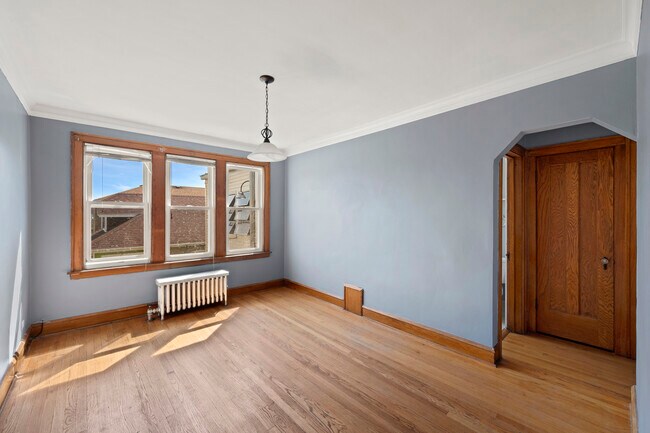 Photo - 2835 N Lockwood Ave Unidad 2