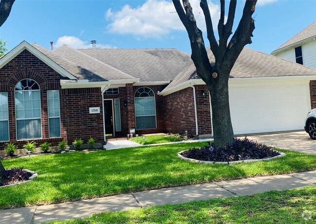 Building Photo - 12118 Green Trails Dr Rental