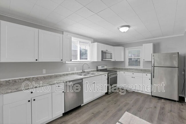 Building Photo - 341 E Markison Ave