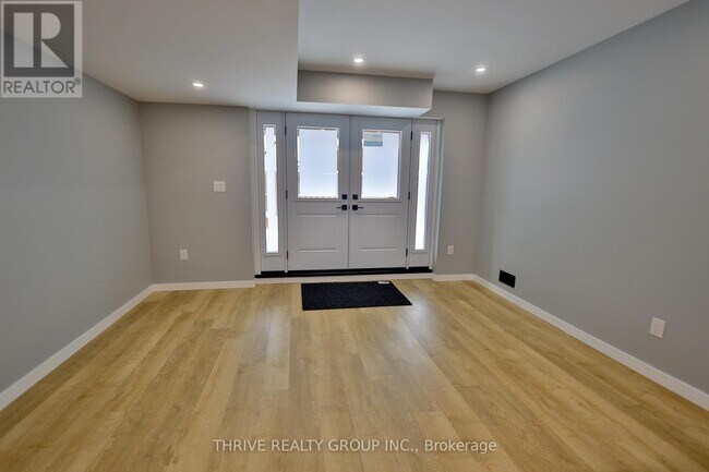 Photo - 2069 Gough Ave