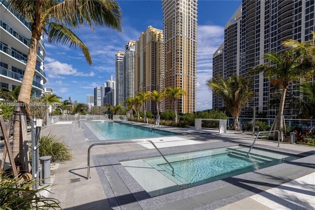 Building Photo - 17550 Collins Ave Unit 804