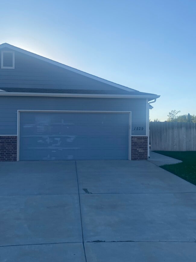 Building Photo - 1529 E Olive Ct Rental