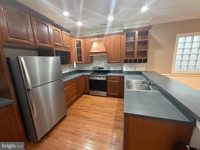 Building Photo - 107 N High St