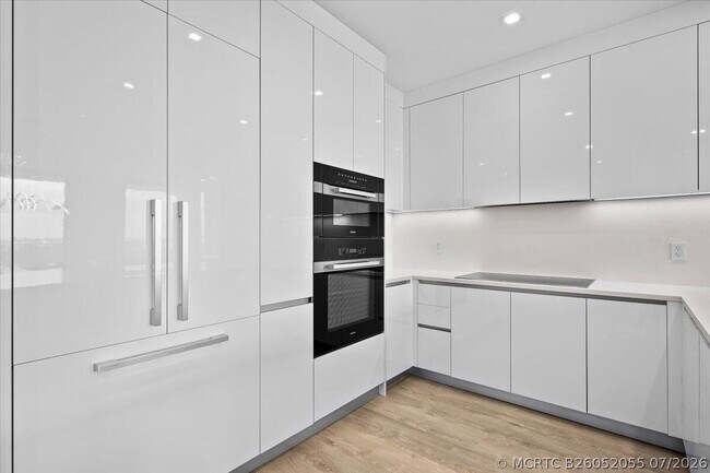 Photo - 220 Lake Shore Dr Unit 917