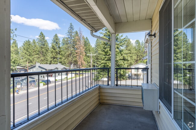 2BR, 2BA - 1,000SF - Balcony