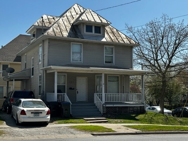 Building Photo - 903 E Burlington St Rental