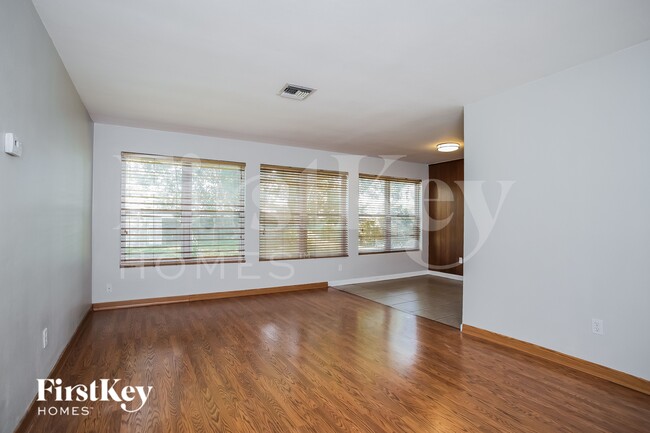 Photo - 607 Faber Dr