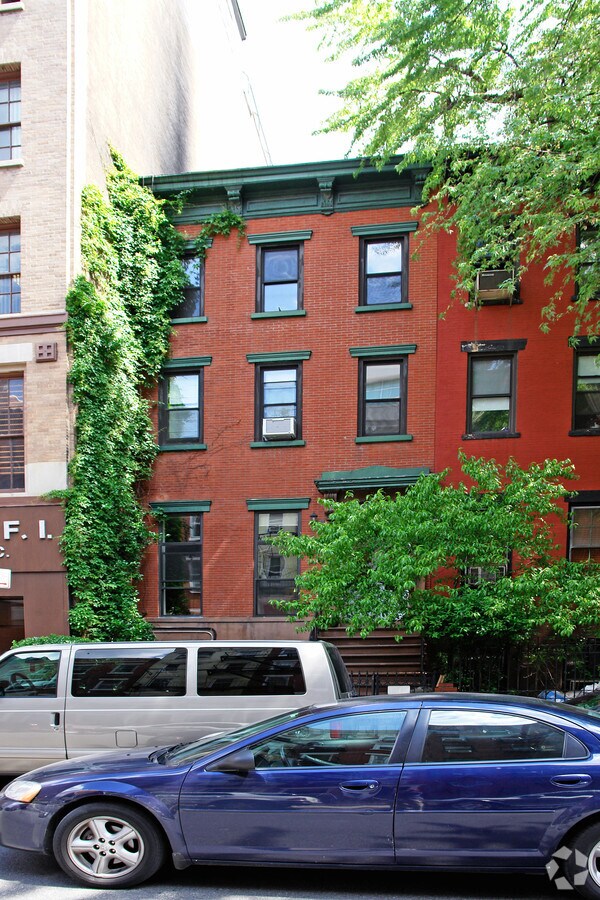 Photo - 141 W 15th St