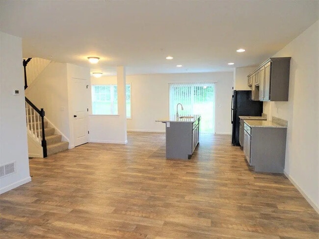 Photo - 434 Masonic Dr