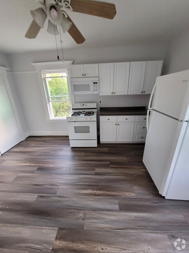 Building Photo - 128 Woods Ave Unit Second Floor Rental