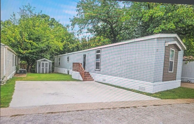 Photo - 1240 N Cowan Ave