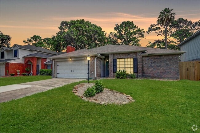 Building Photo - 16322 Chimneystone Dr Rental
